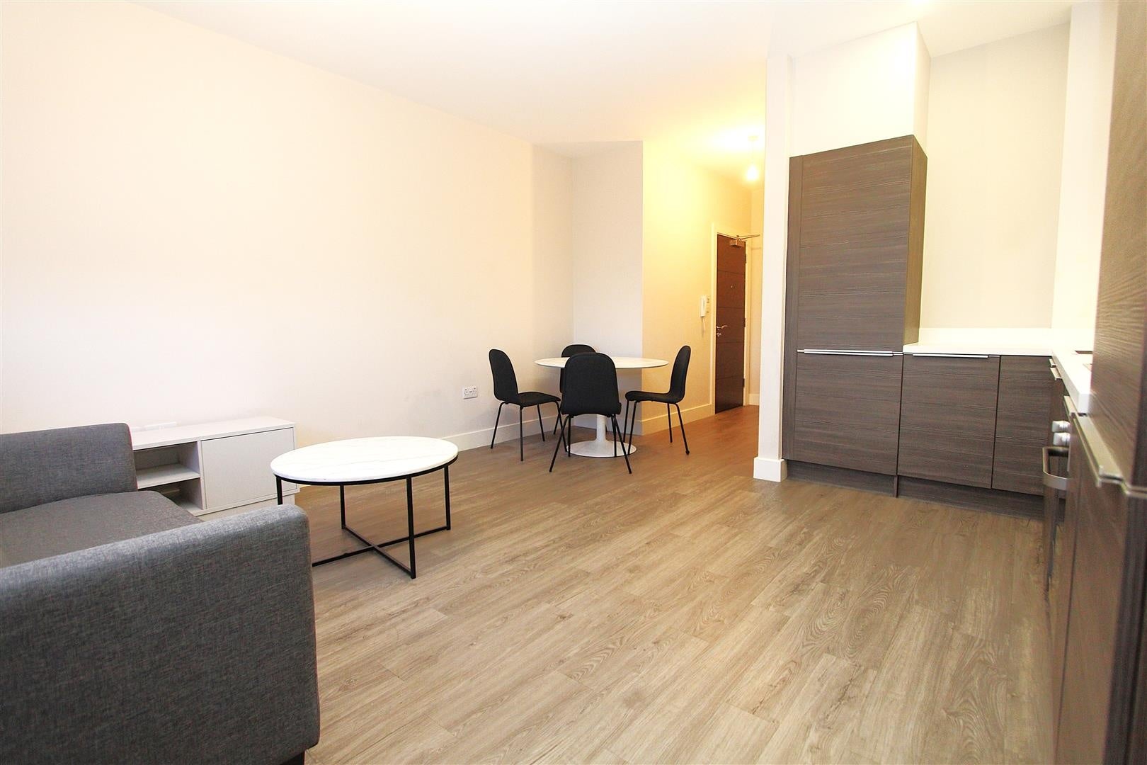 Flat Dawsons Square in Leeds