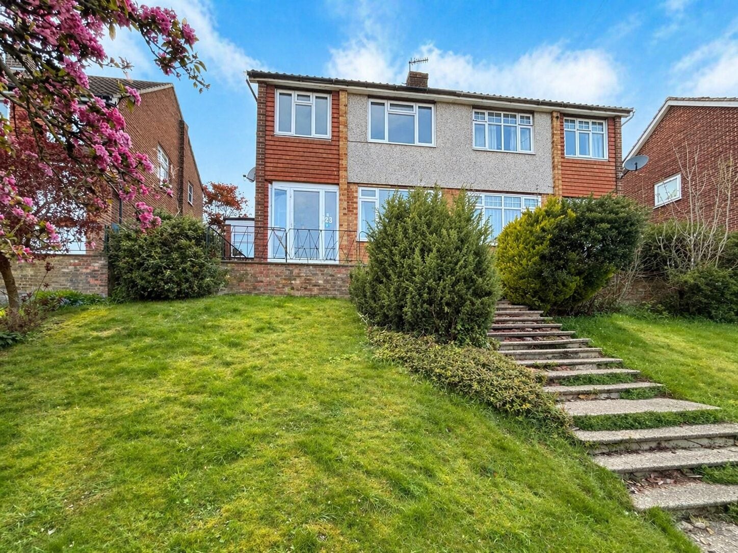 House Deeds Grove in High Wycombe