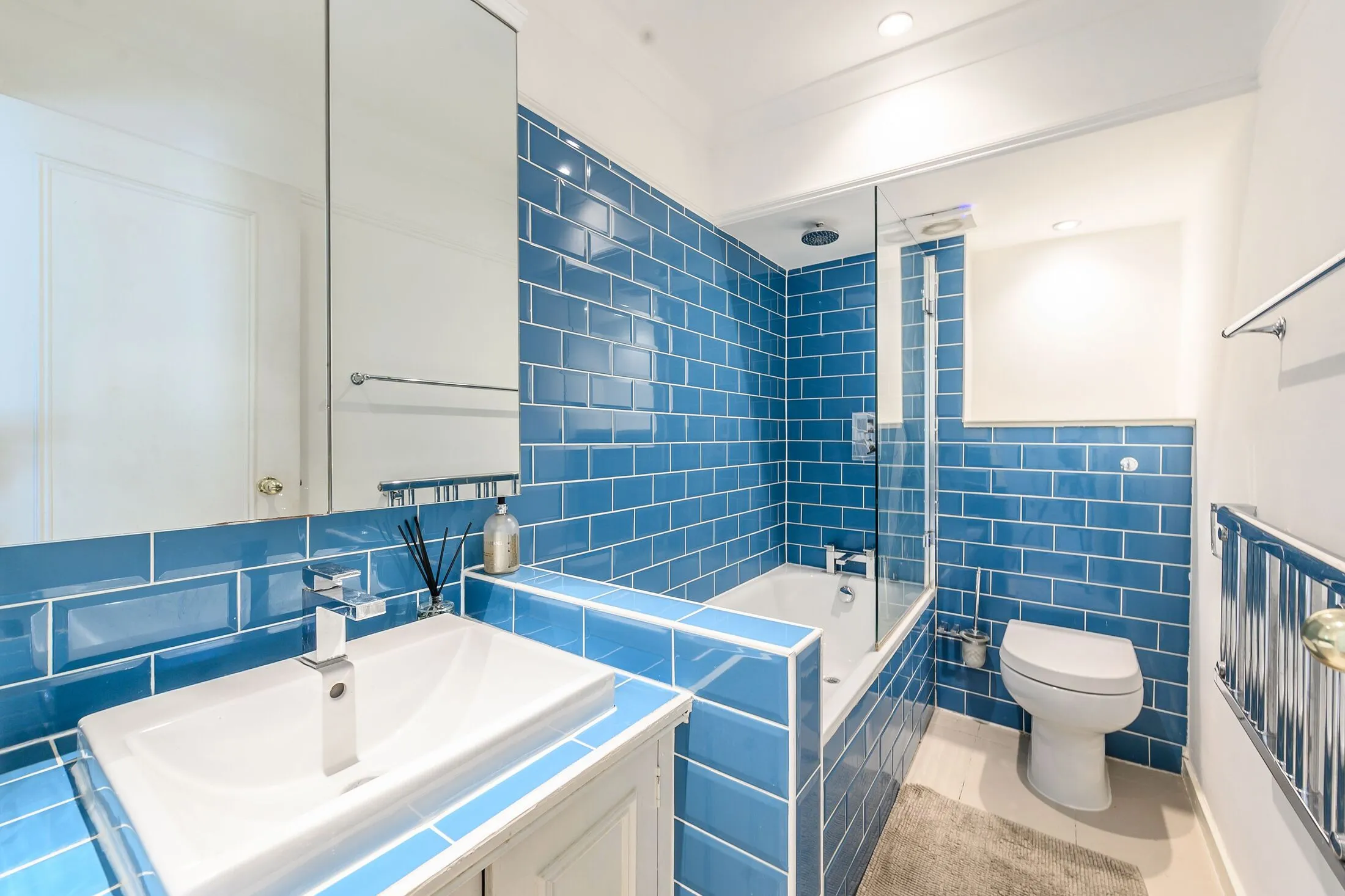 Flat Finborough Road in Greater London
