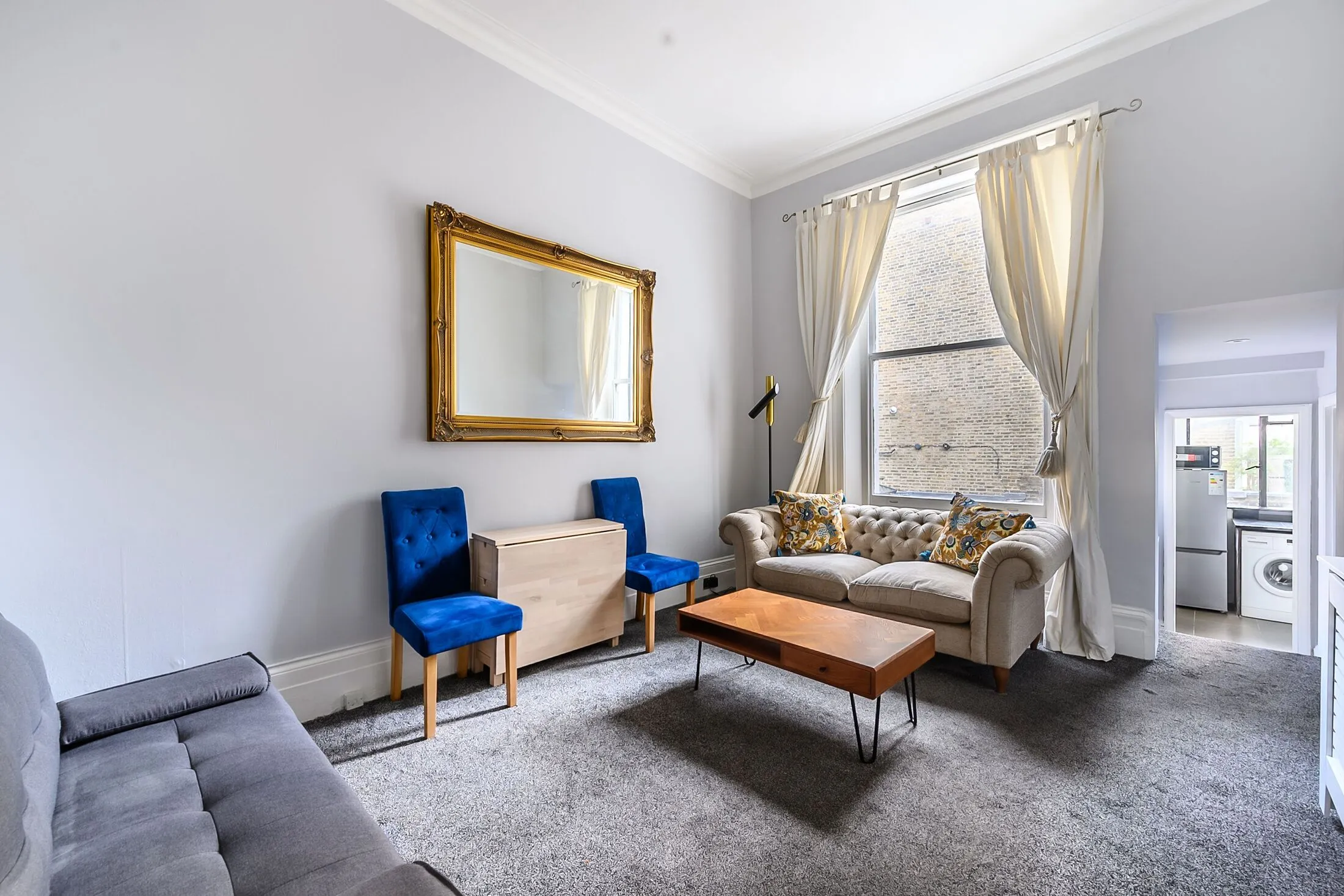 Flat Finborough Road in Greater London