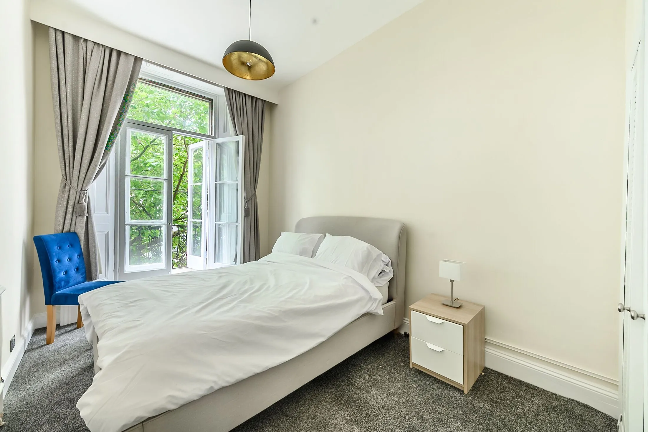Flat Finborough Road in Greater London
