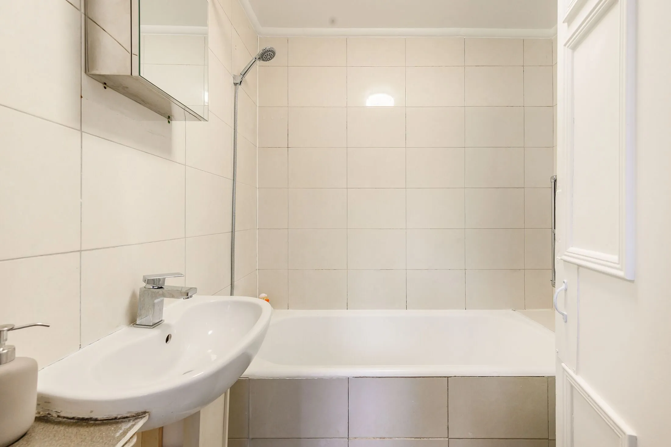 Flat Finborough Road in Greater London