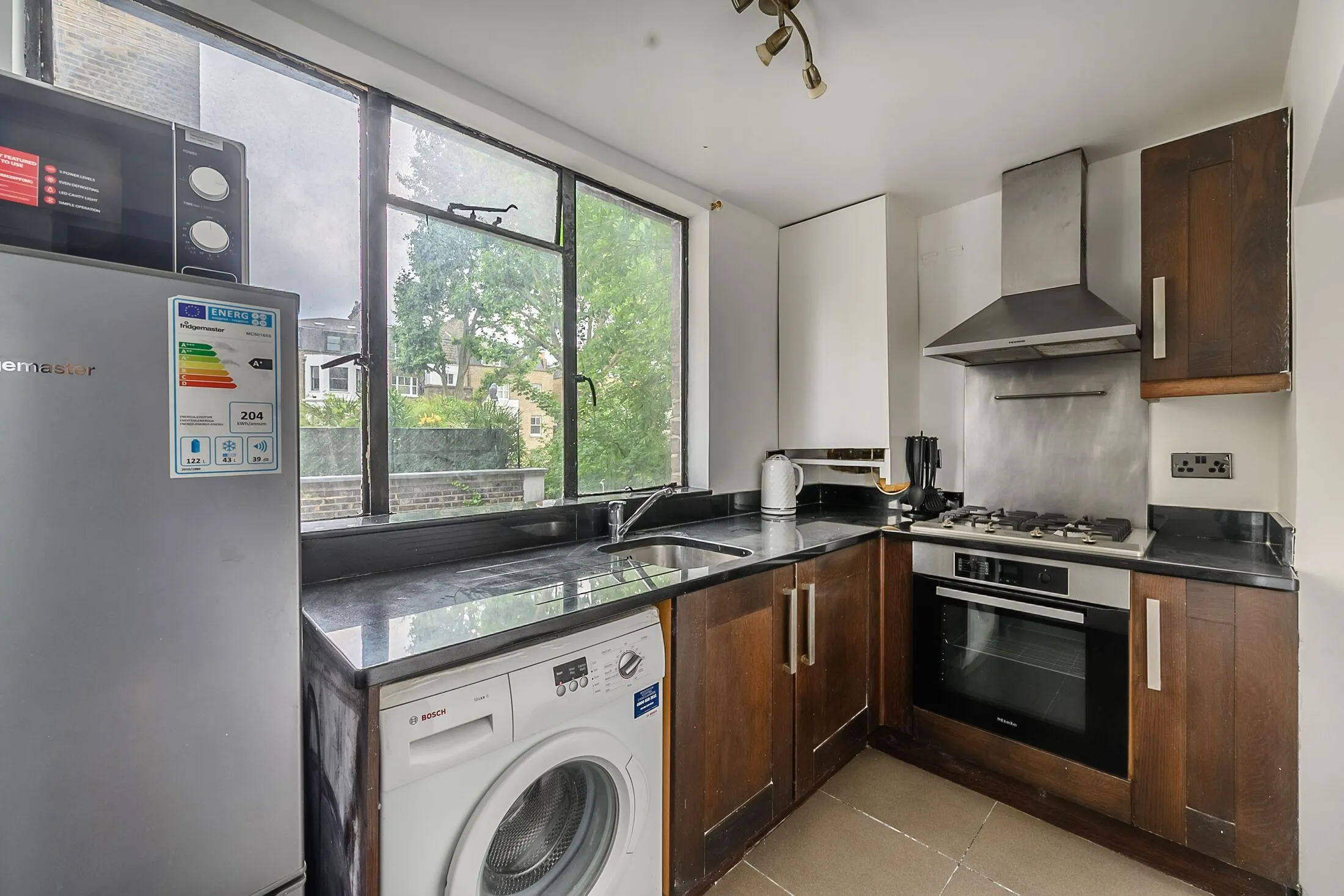 Flat Finborough Road in Greater London