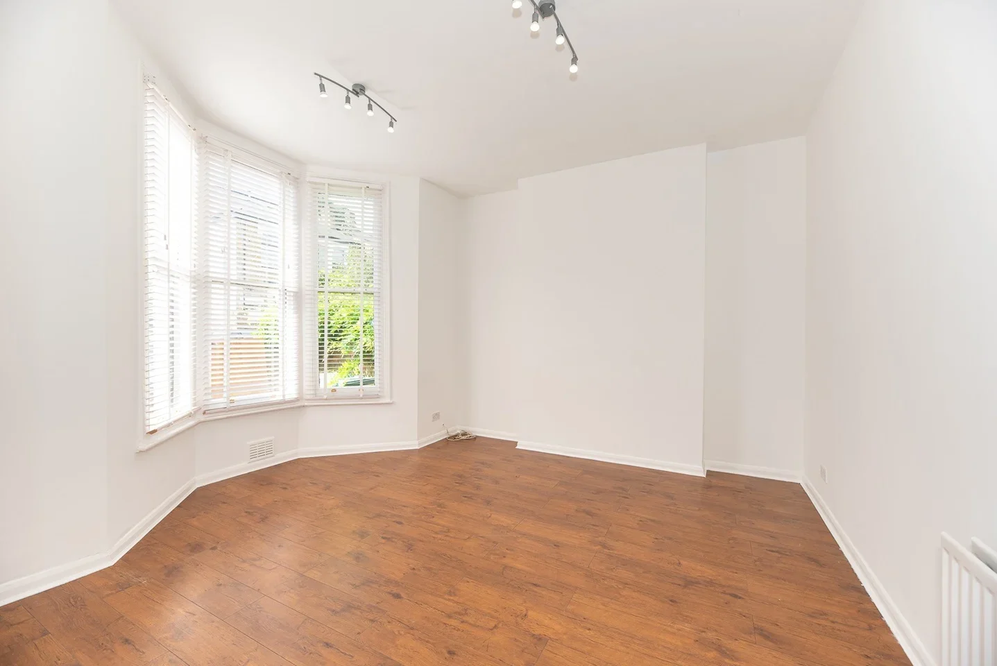 Flat Sudbourne Road in Greater London
