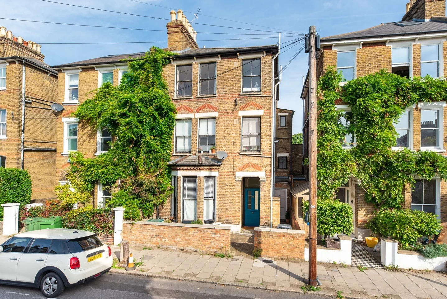 Flat Sudbourne Road in Greater London