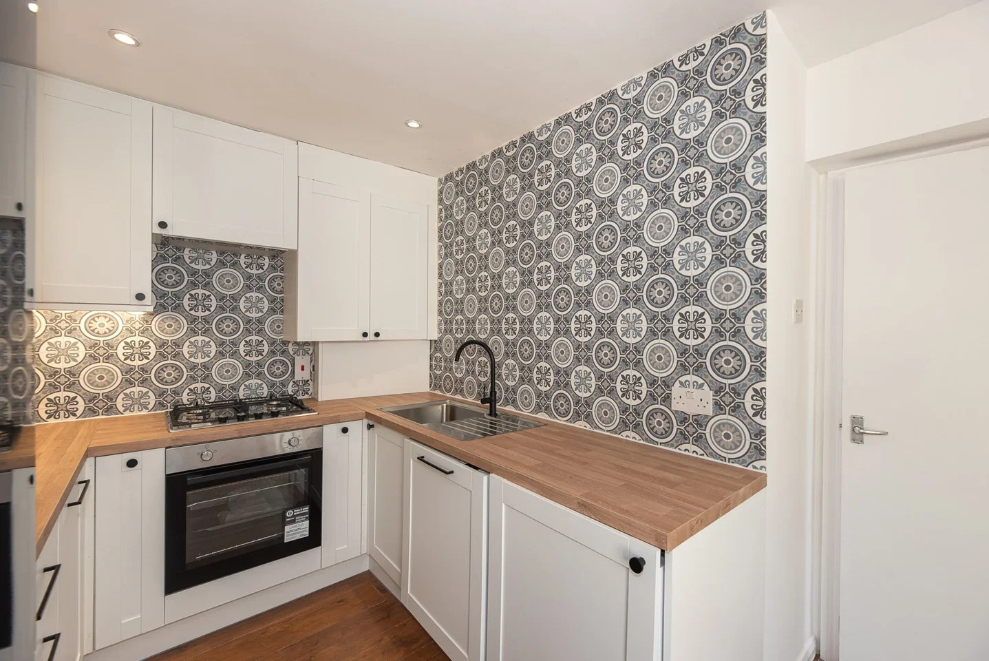 Flat Sudbourne Road in Greater London