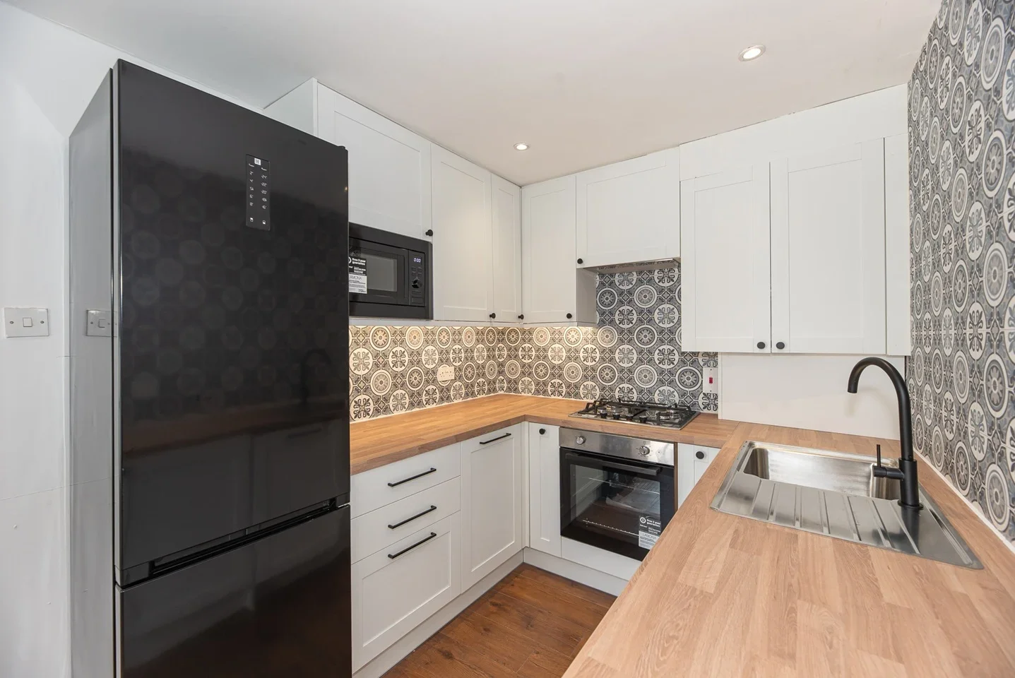 Flat Sudbourne Road in Greater London