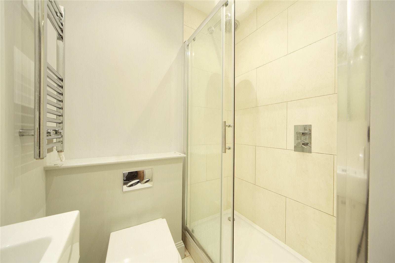 Flat Clyston Street in Greater London