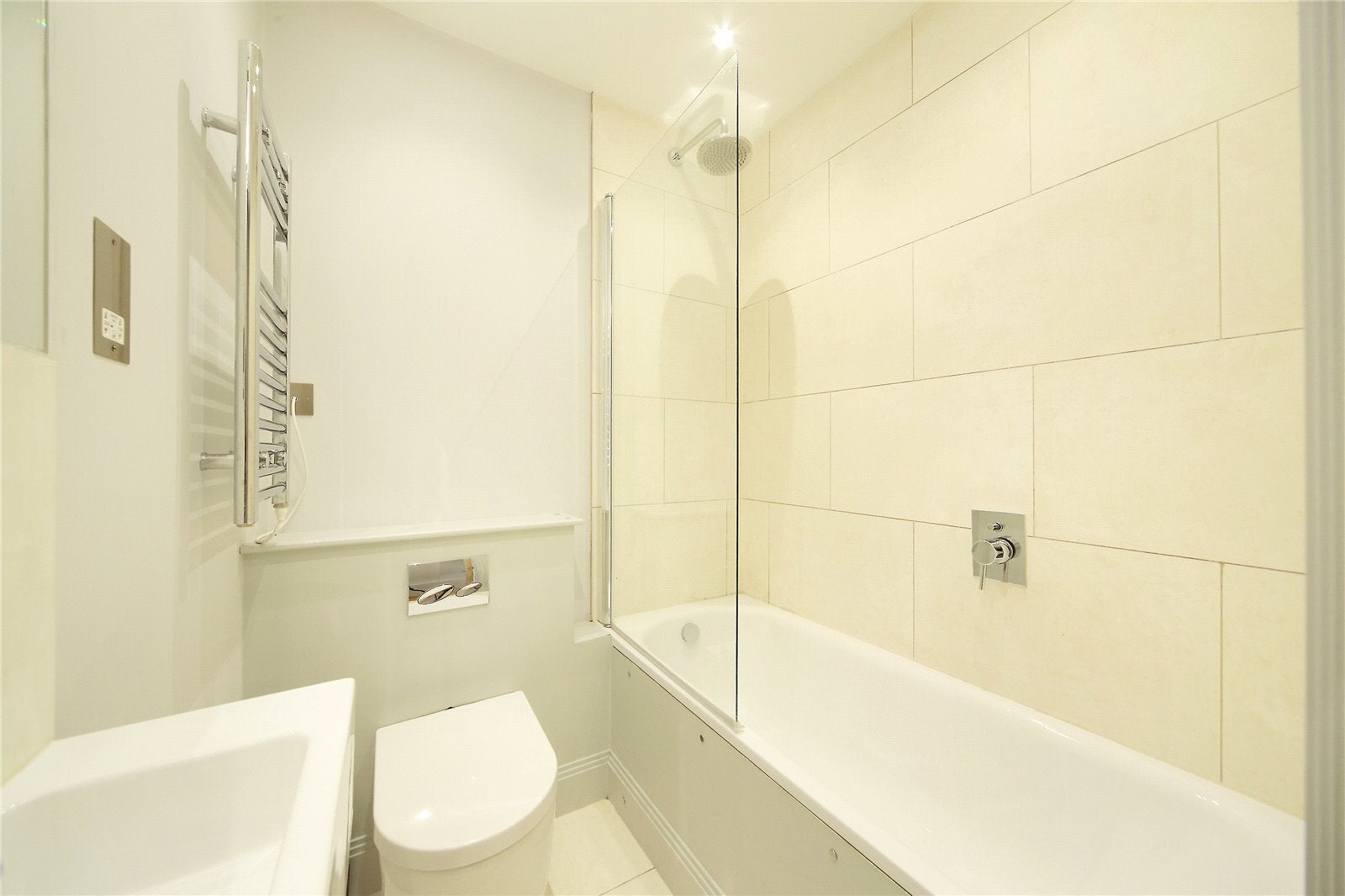 Flat Clyston Street in Greater London