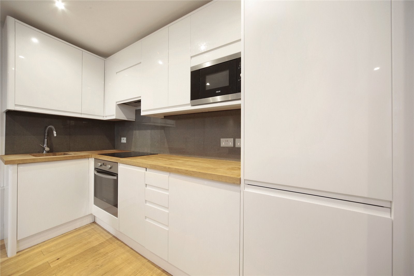 Flat Clyston Street in Greater London
