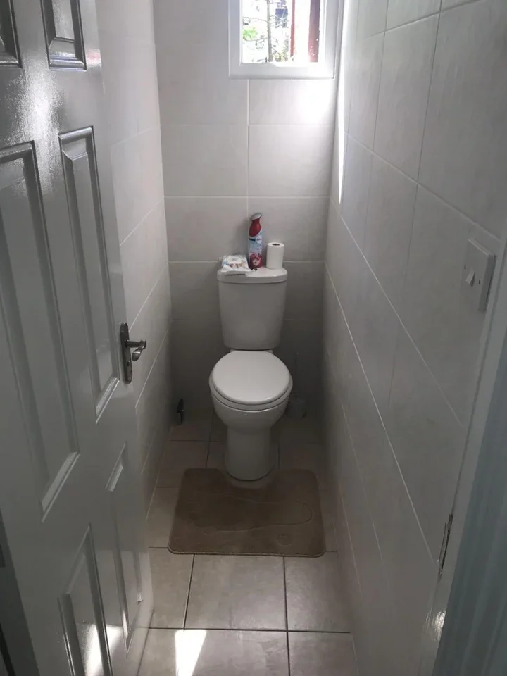 Room Como Road in Greater London