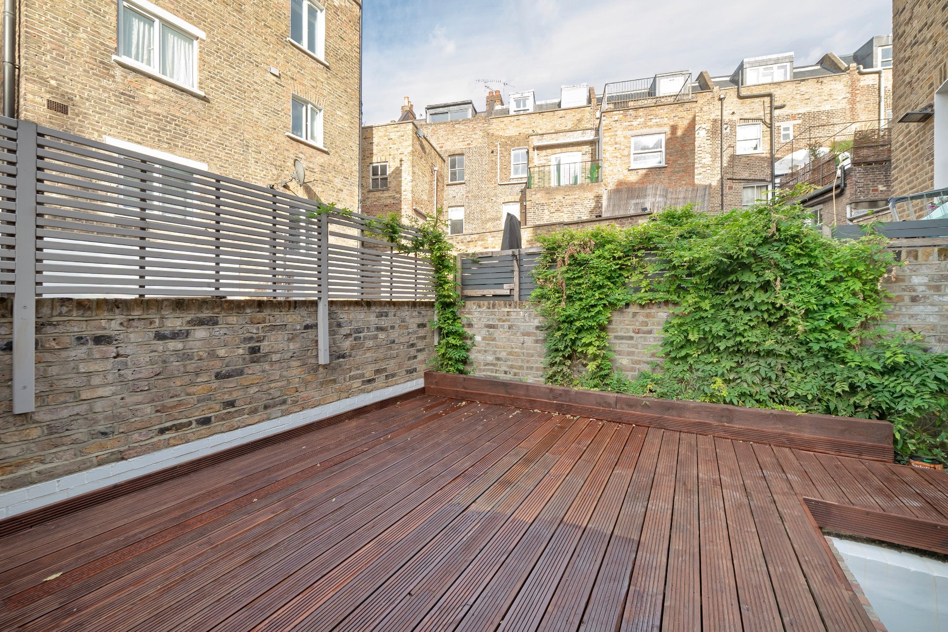 Flat Bonchurch Road in Greater London