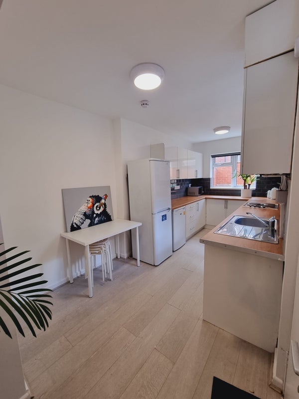 Room Arno Avenue in Nottingham