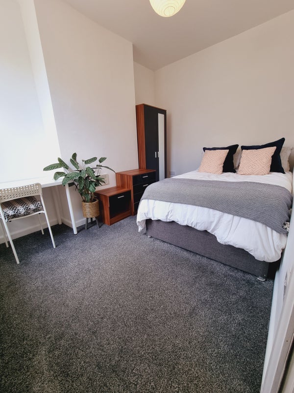 Room Arno Avenue in Nottingham