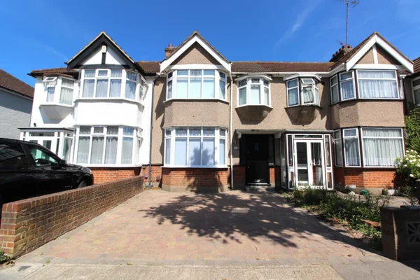 House Woodfield Drive in London