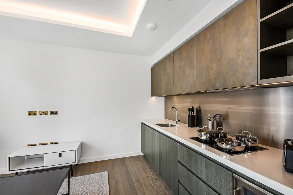 Flat Carnation Way in Greater London