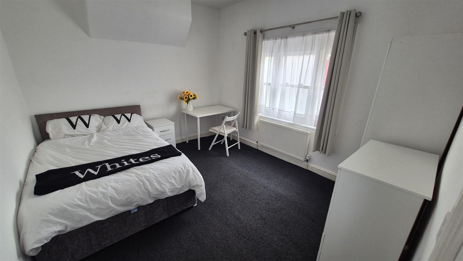 Room Hazelwood Road in Northampton