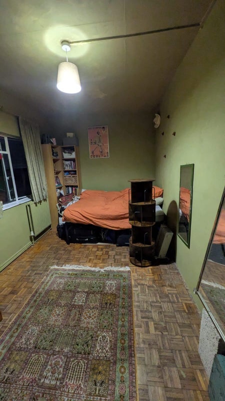 Room Tewkesbury Road in Greater London