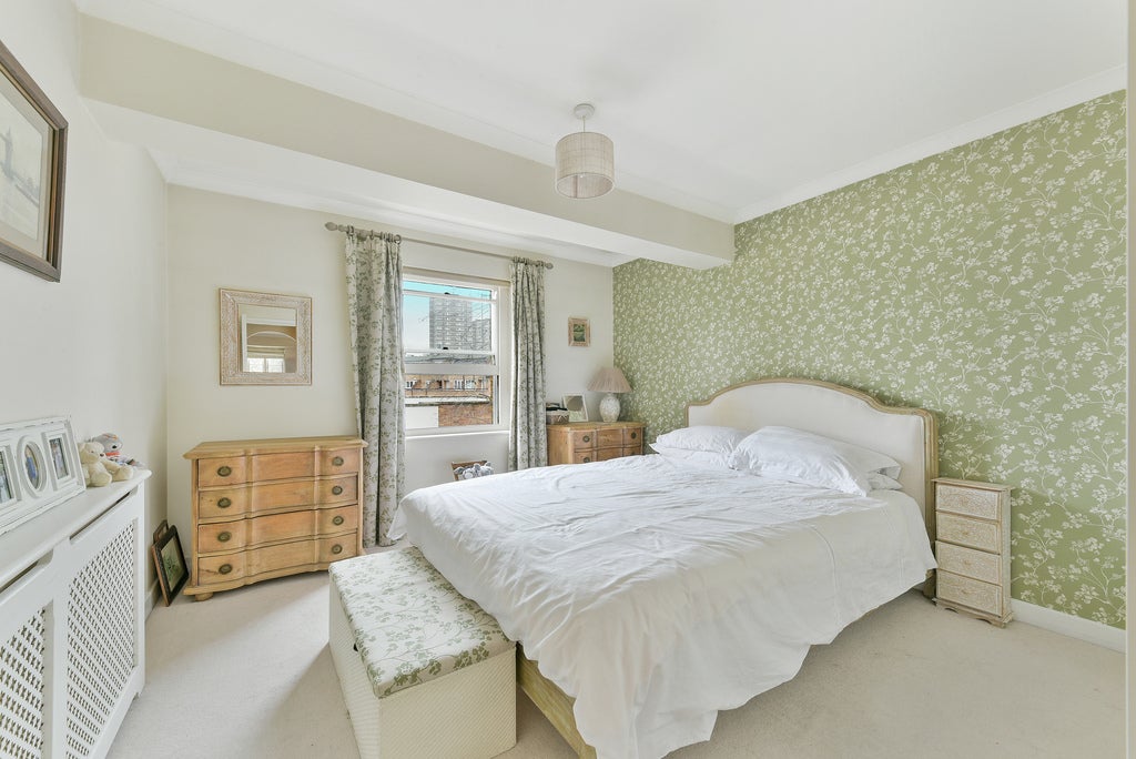 Flat Battersea Square in Greater London