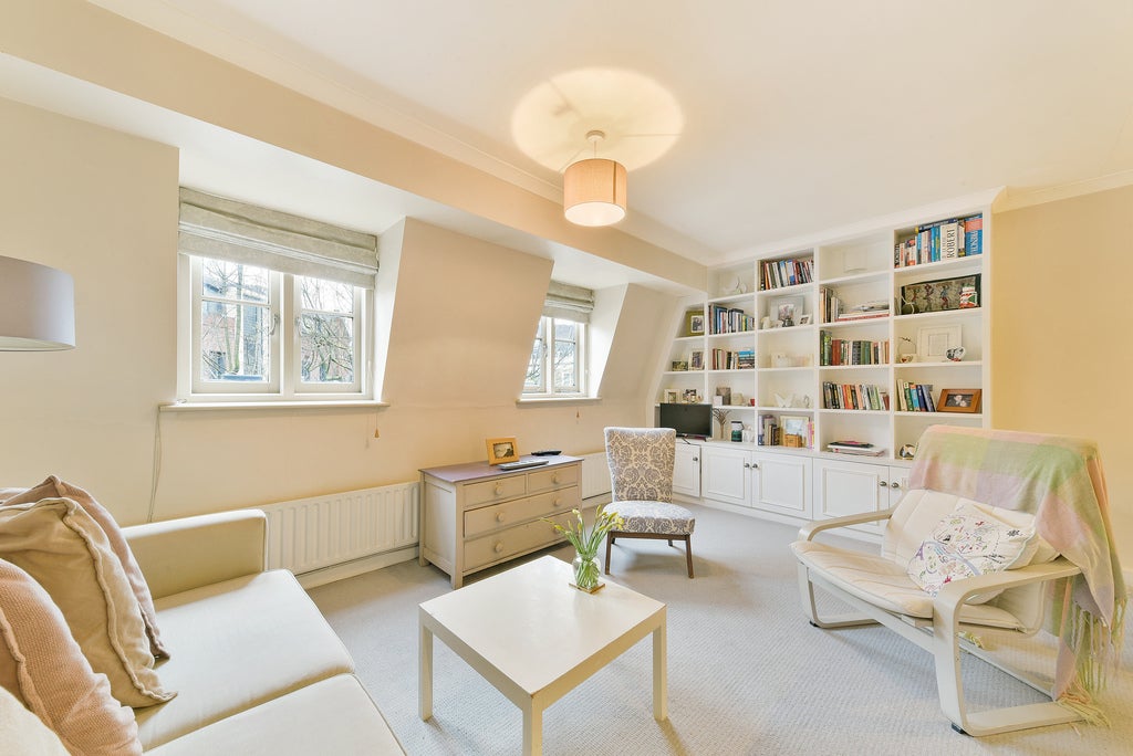 Flat Battersea Square in Greater London