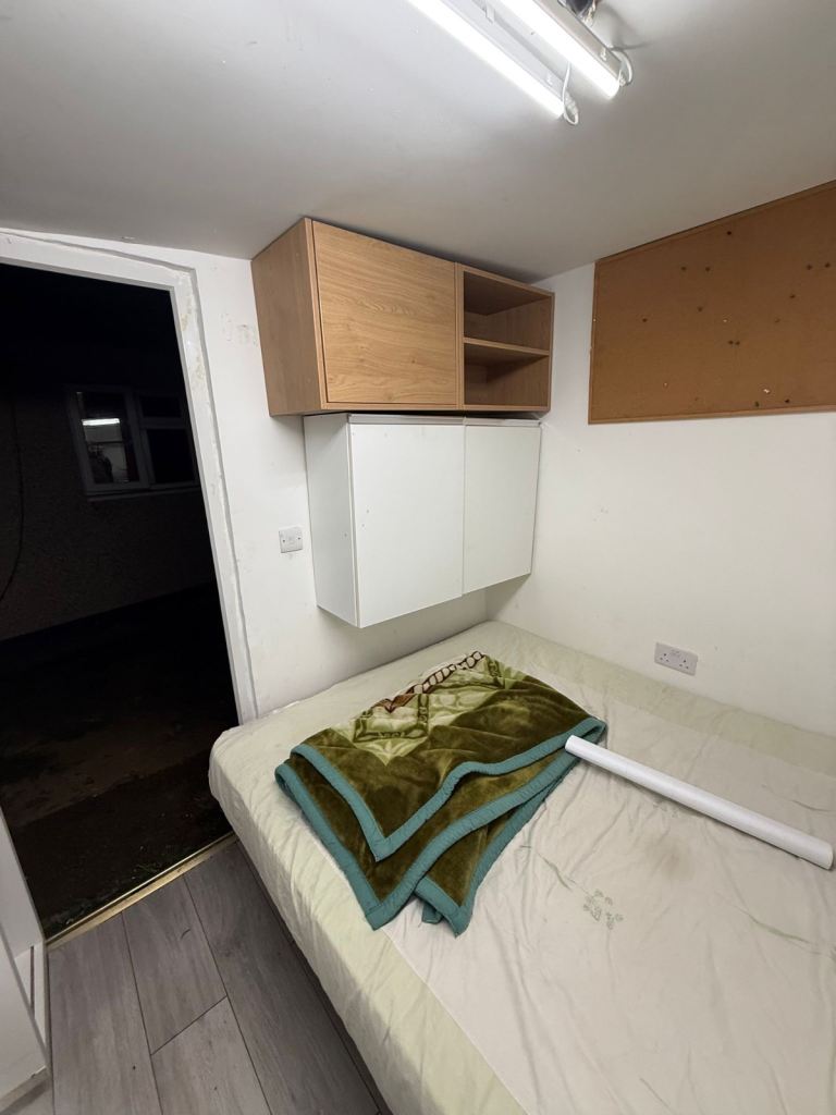 Flat Green Lane in Greater London