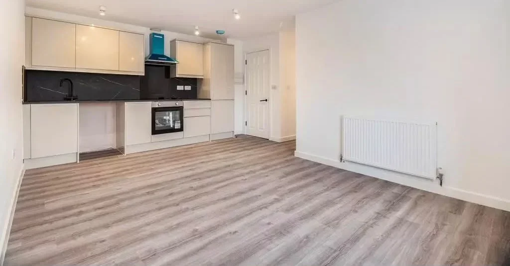 Flat Cobham Road in Mole Valley
