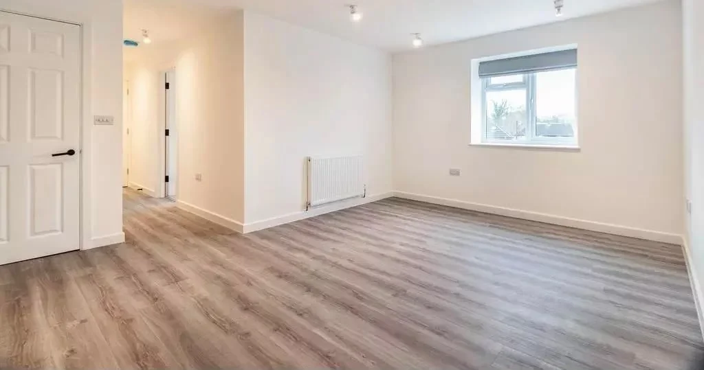Flat Cobham Road in Mole Valley