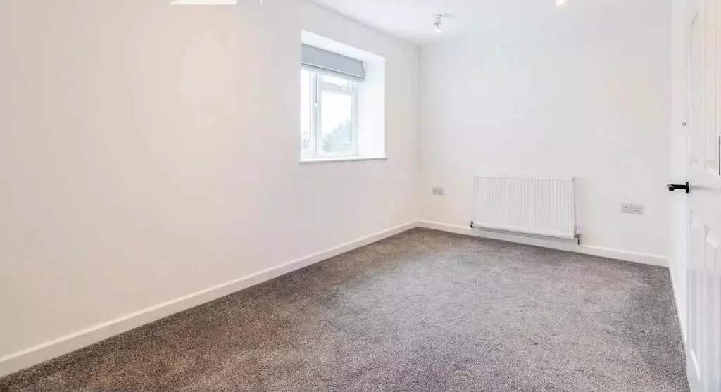 Flat Cobham Road in Mole Valley