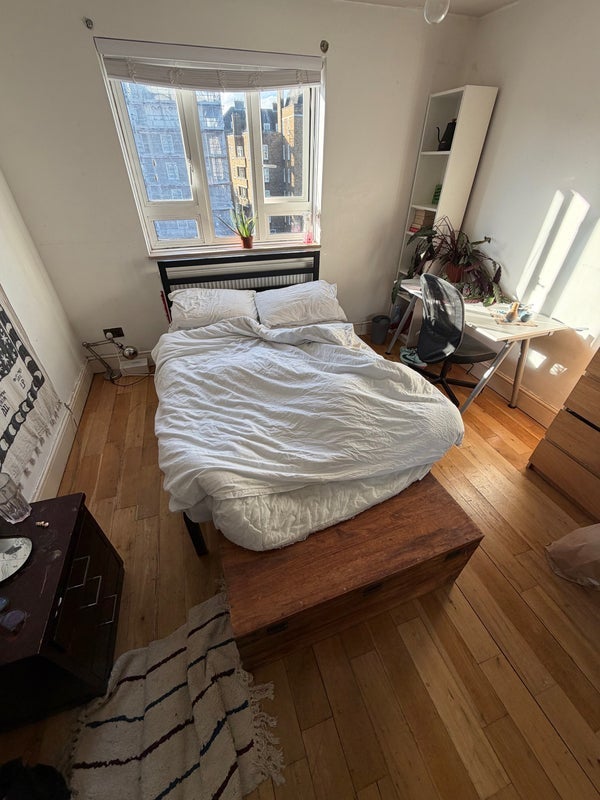 Room Augustus Street in Greater London