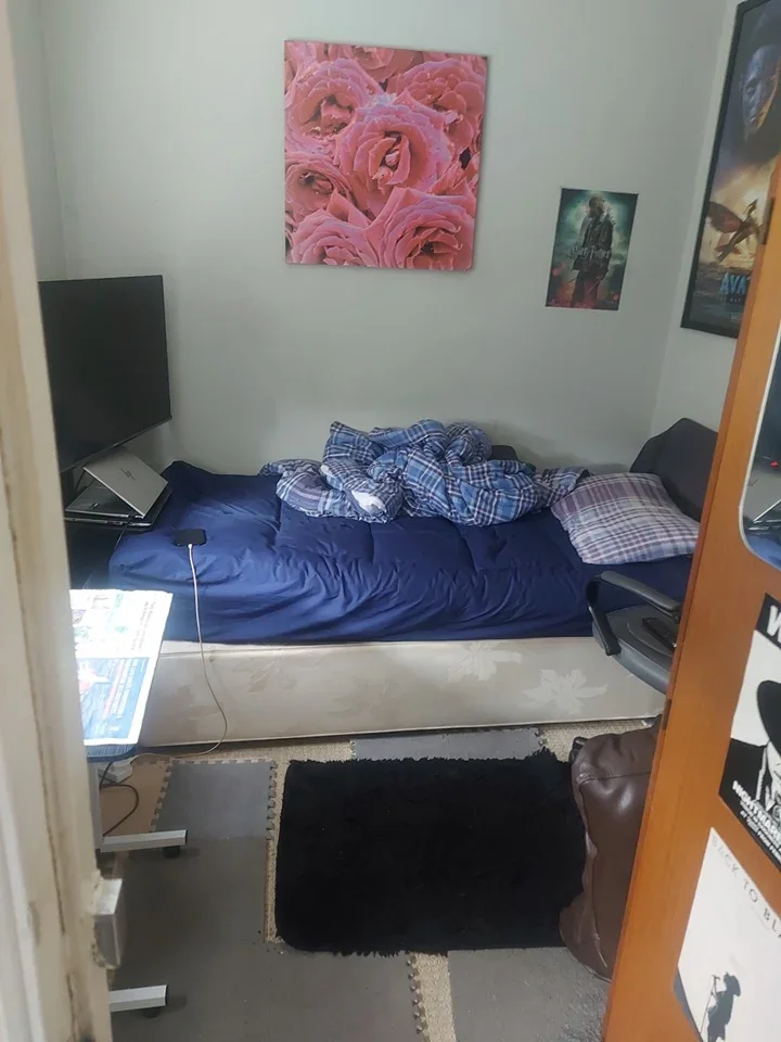 Room Longlands Avenue in Greater London