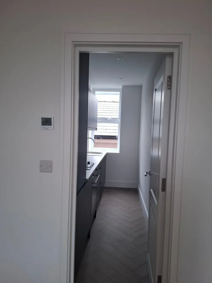 Room Longlands Avenue in Greater London
