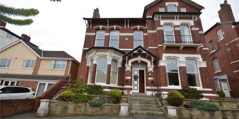 Flat York Road in Southport