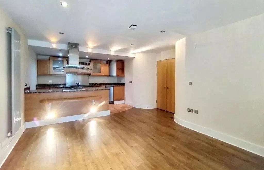 Flat Millharbour in Greater London