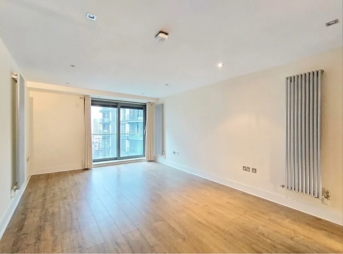 Flat Millharbour in Greater London