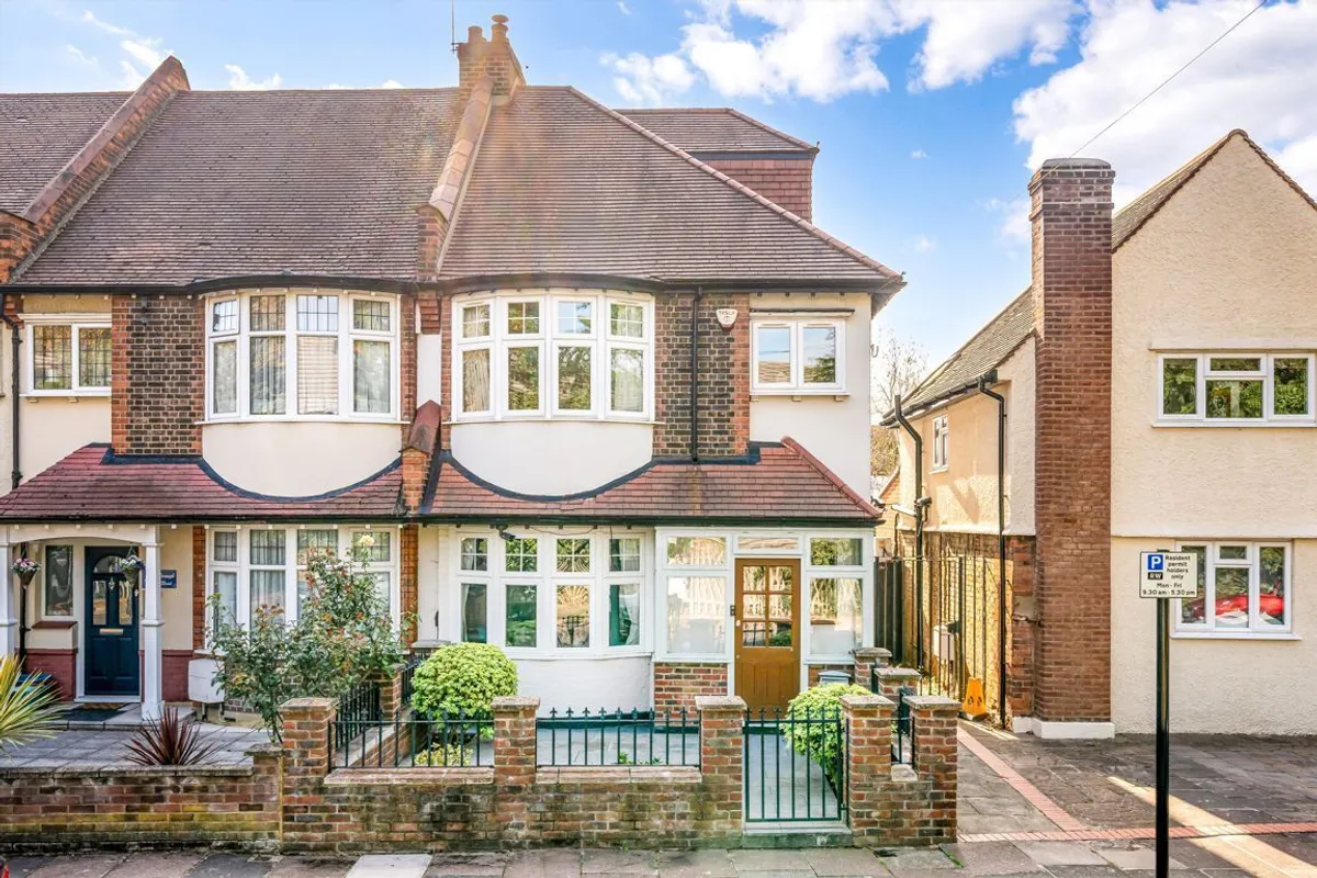 House Borough Road in Greater London