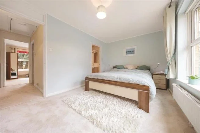 House Holm Oak Close in Greater London