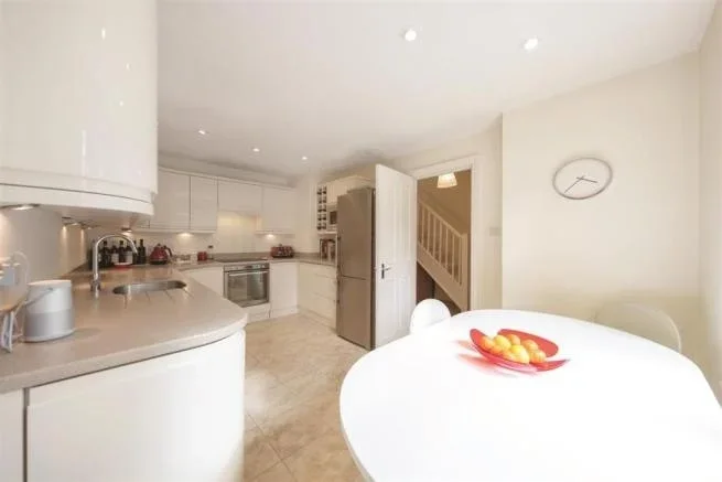 House Holm Oak Close in Greater London