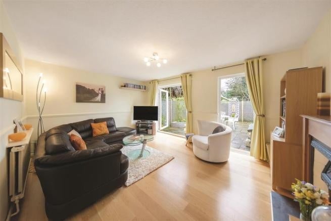 House Holm Oak Close in Greater London