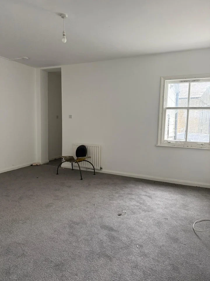 Flat Naval Walk in Greater London