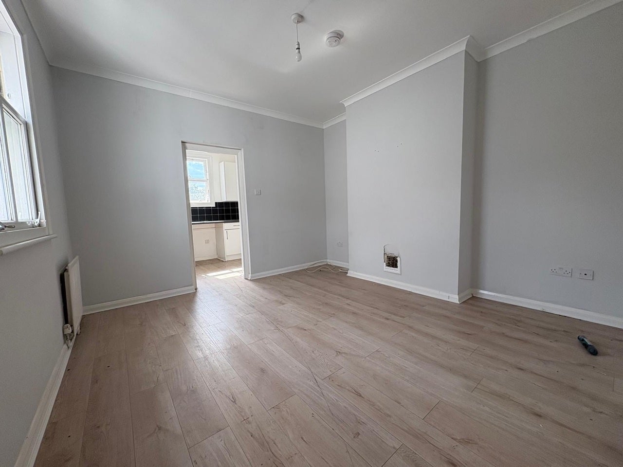 Flat Naval Walk in Greater London
