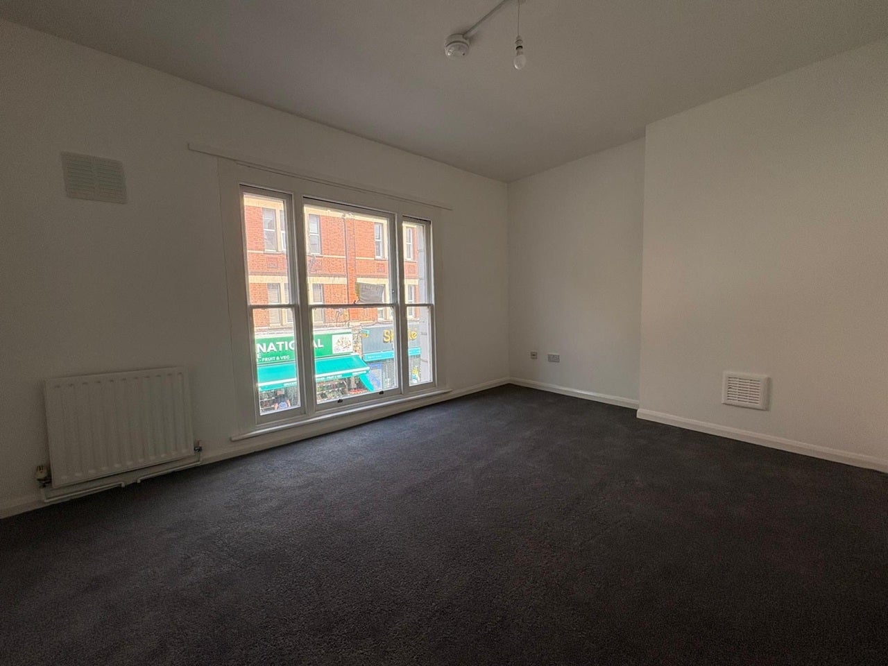 Flat Naval Walk in Greater London