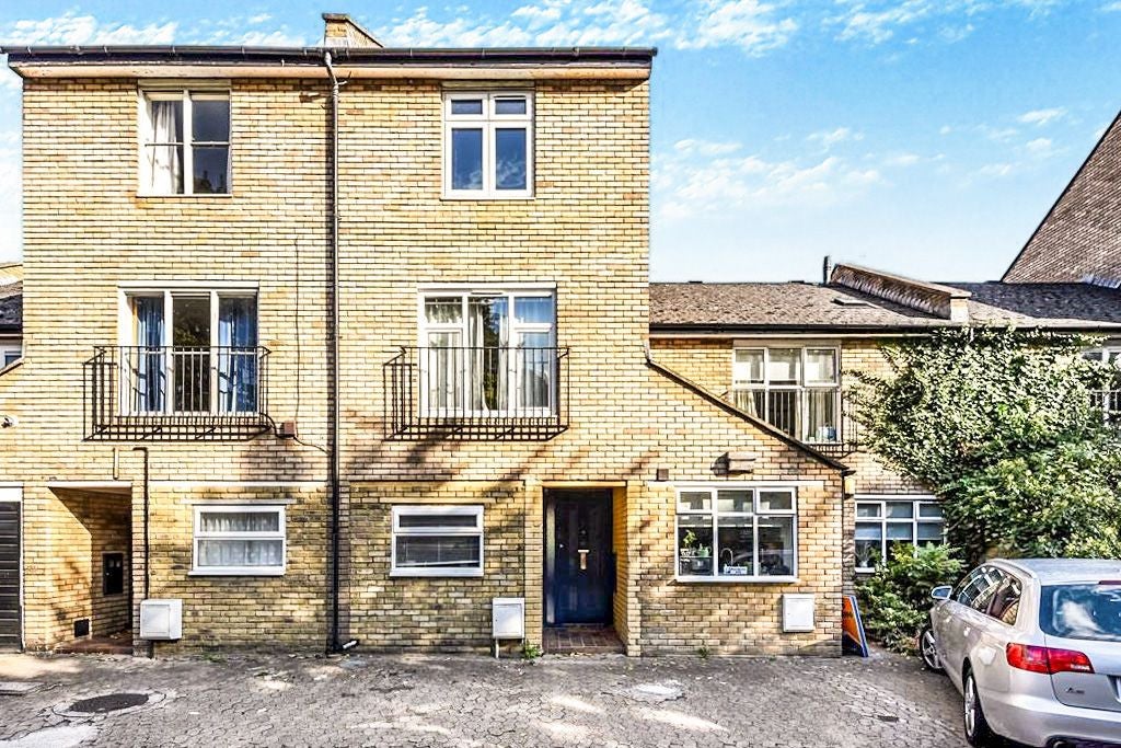 House Melbourne Mews in Greater London
