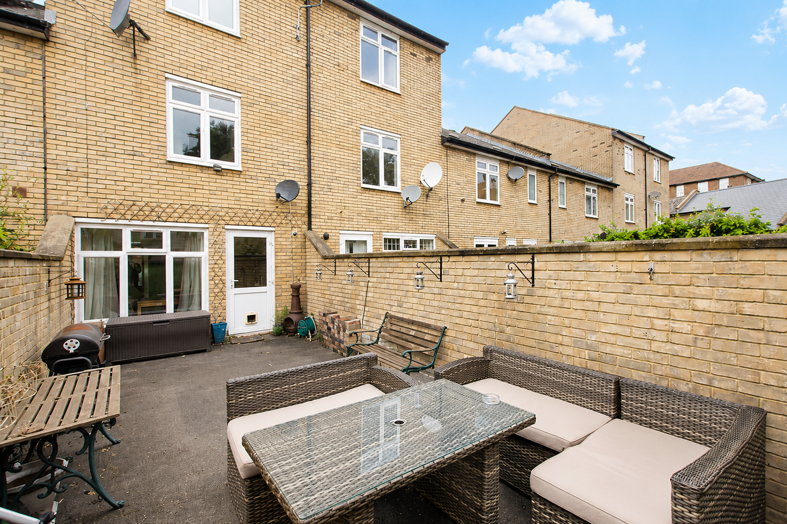 House Melbourne Mews in Greater London