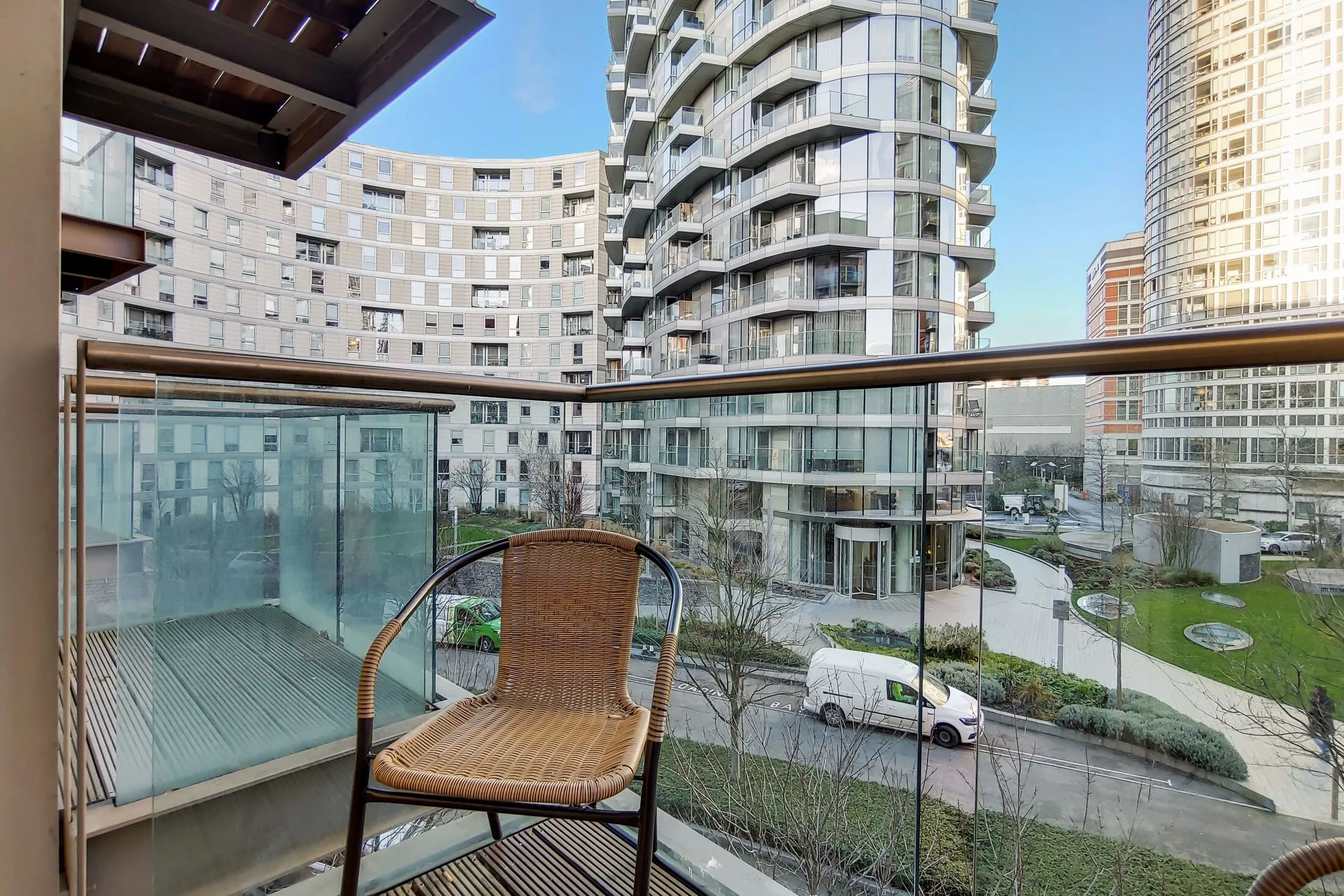 Flat Blackwall Way in Greater London