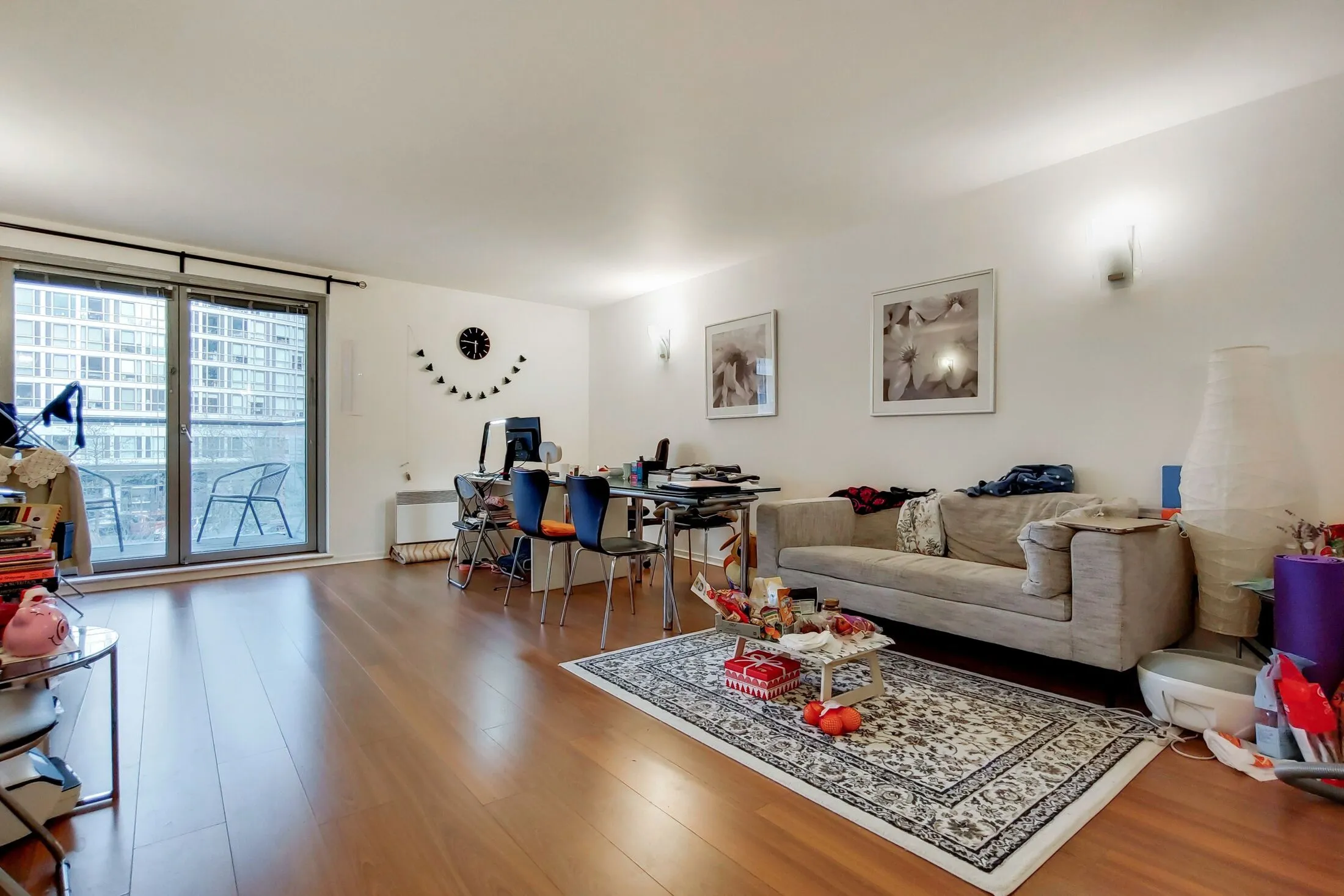 Flat Blackwall Way in Greater London