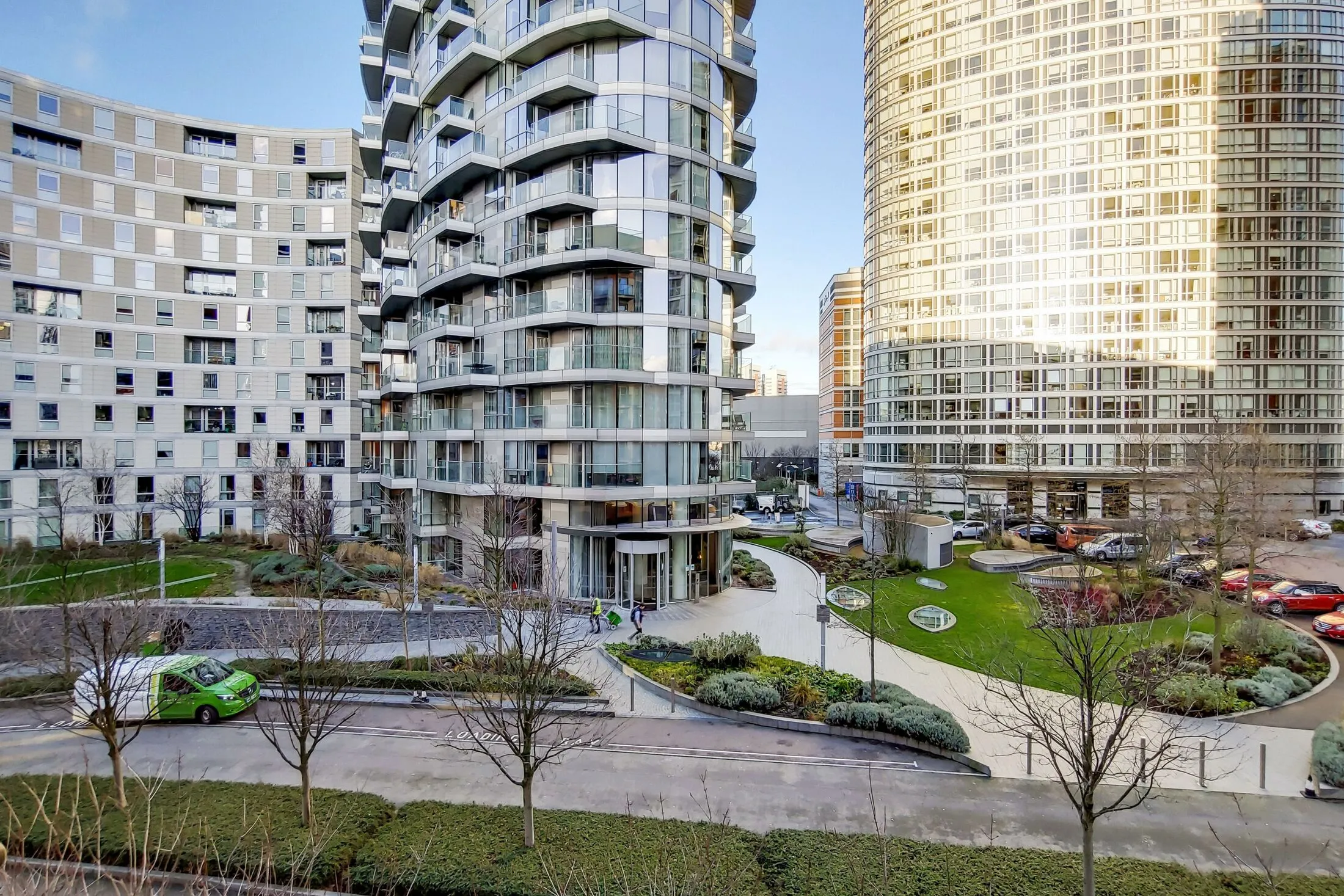 Flat Blackwall Way in Greater London