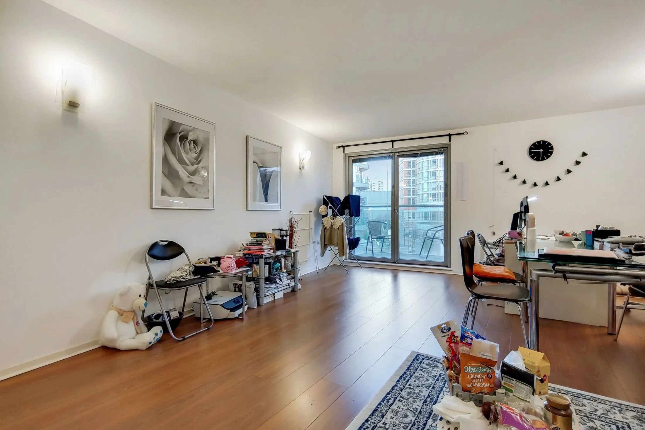 Flat Blackwall Way in Greater London