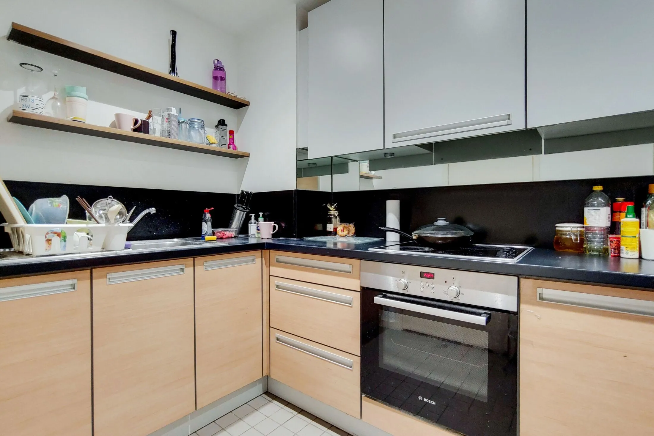 Flat Blackwall Way in Greater London
