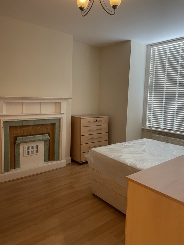 Flat Collingbourne Road in Greater London