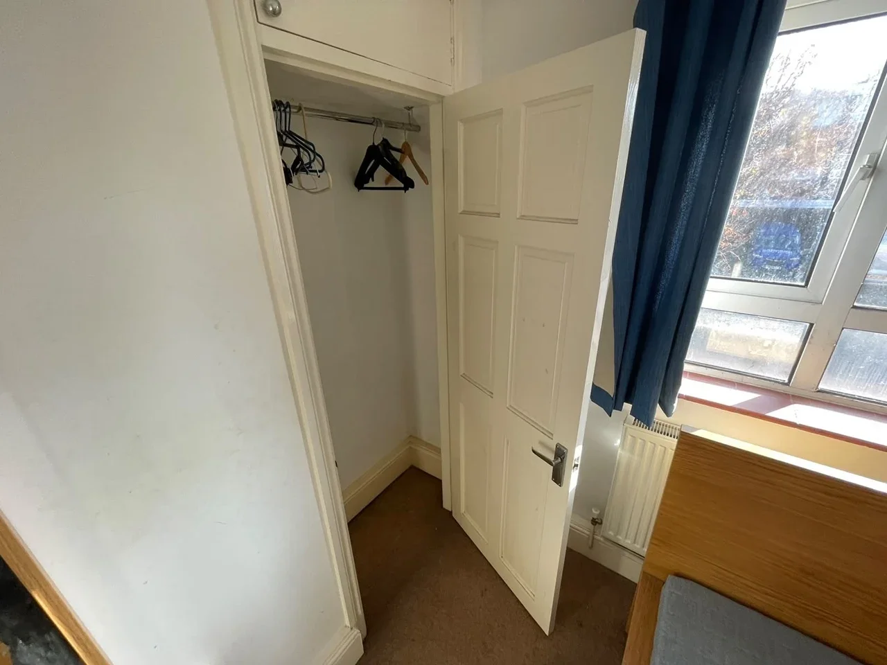 Room Haydons Road in Greater London